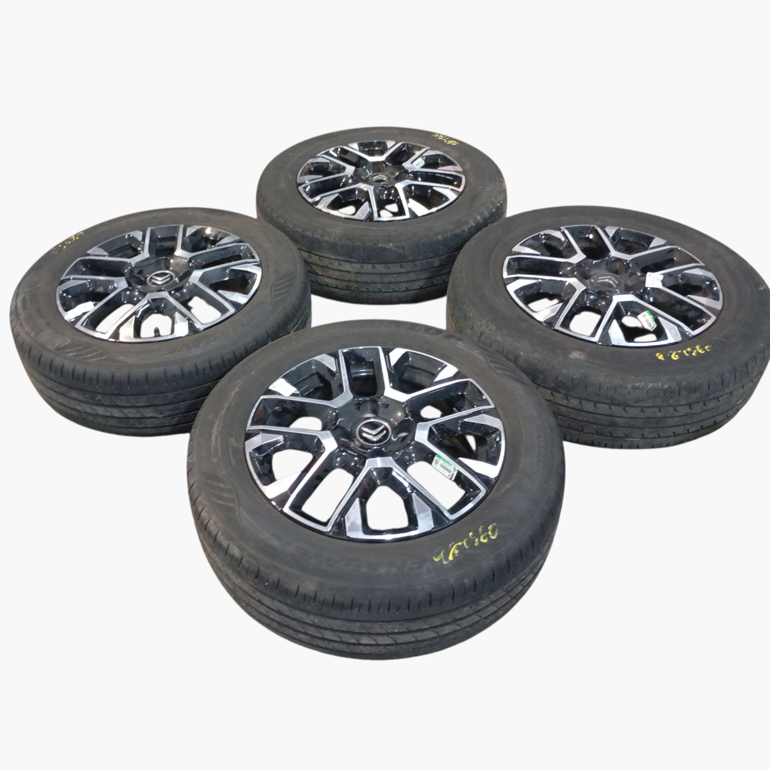 Jogo de pneu e roda 205/60 R16 Citroen Basalt Shine T200 1.0 2025