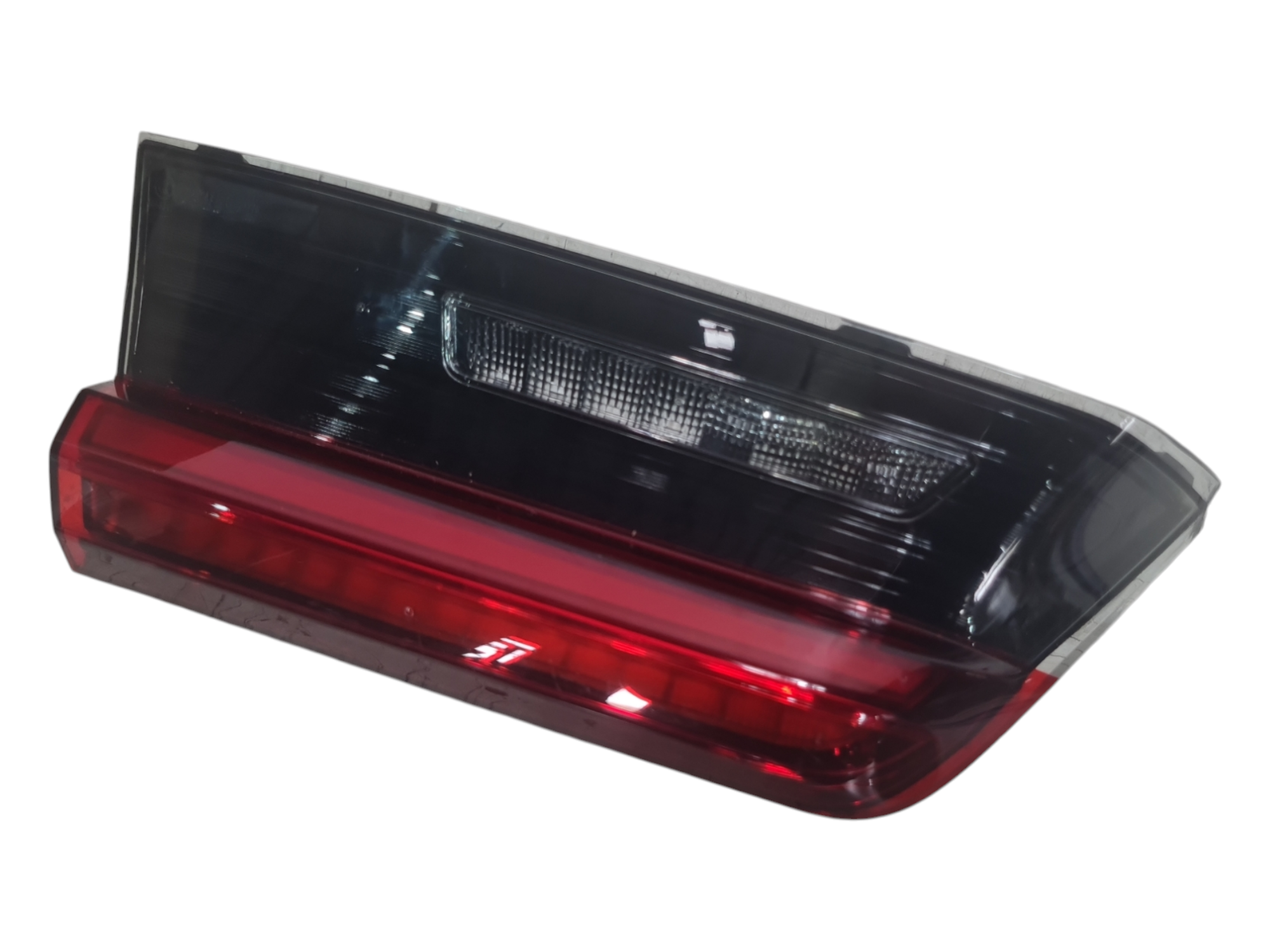 Lanterna tras esq portamalas BMW G20 G21 2019 a 2026 detalhe