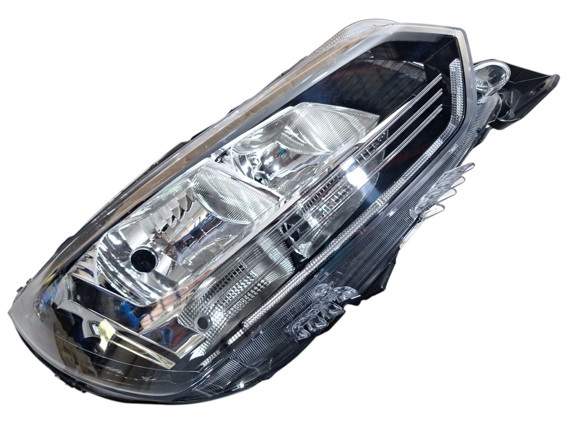 farol dianteiro direito Peugeot 208 2021 a 2025 detalhe