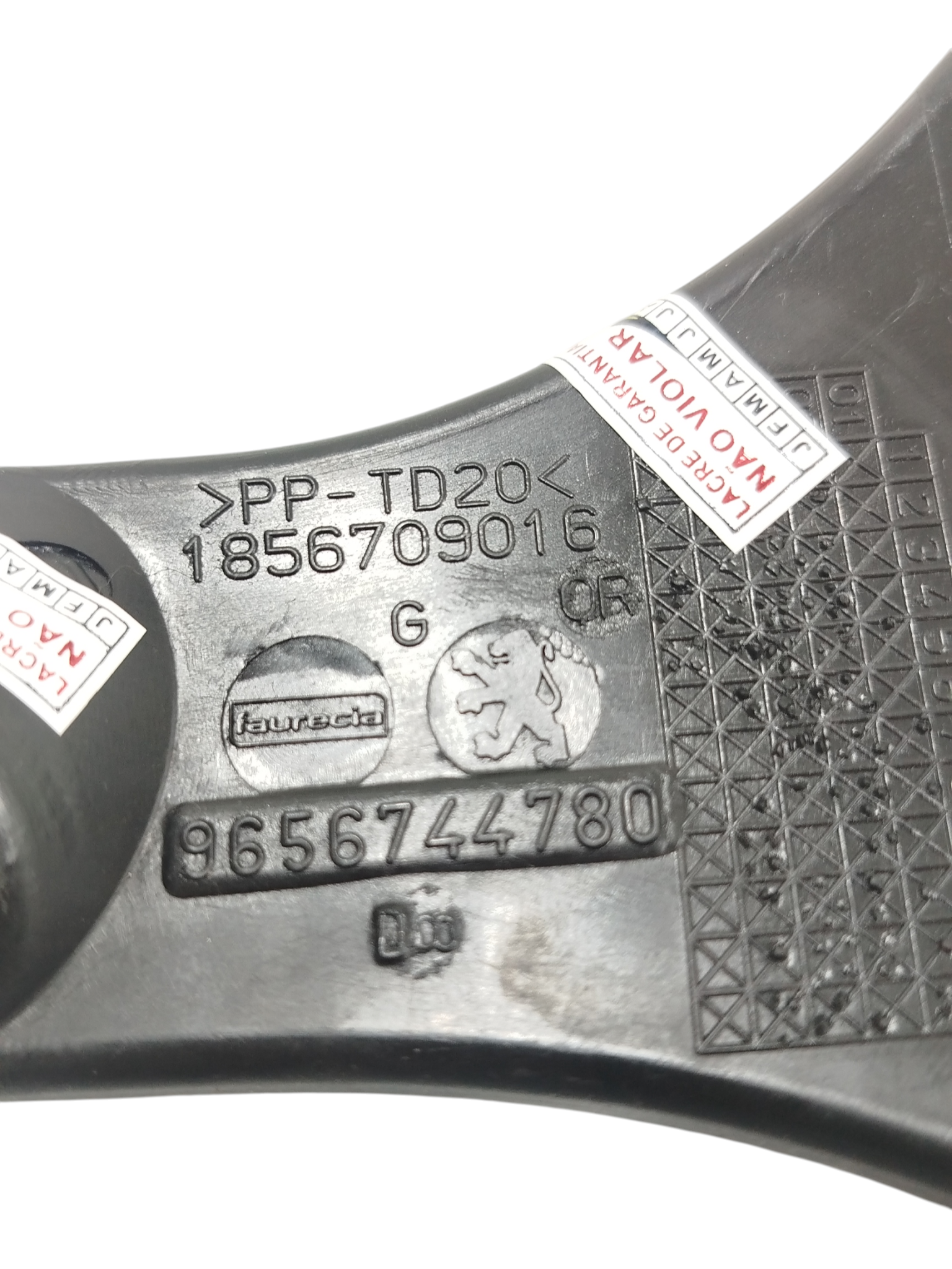 Guia Parachoque Traseiro Esquerdo Peugeot 307 2005 A 2008 6