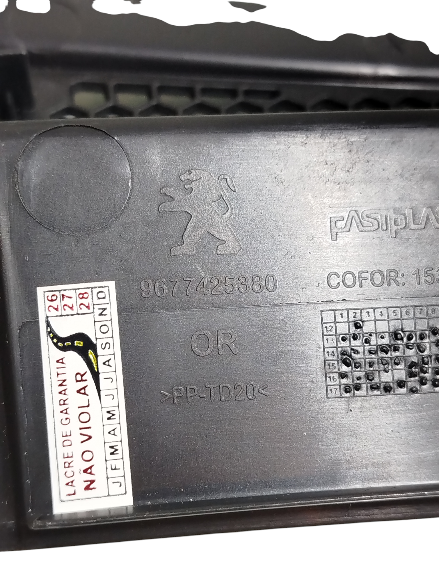 Grade Churrasqueira Esquerda Peugeot 208 2014 9677425380 2