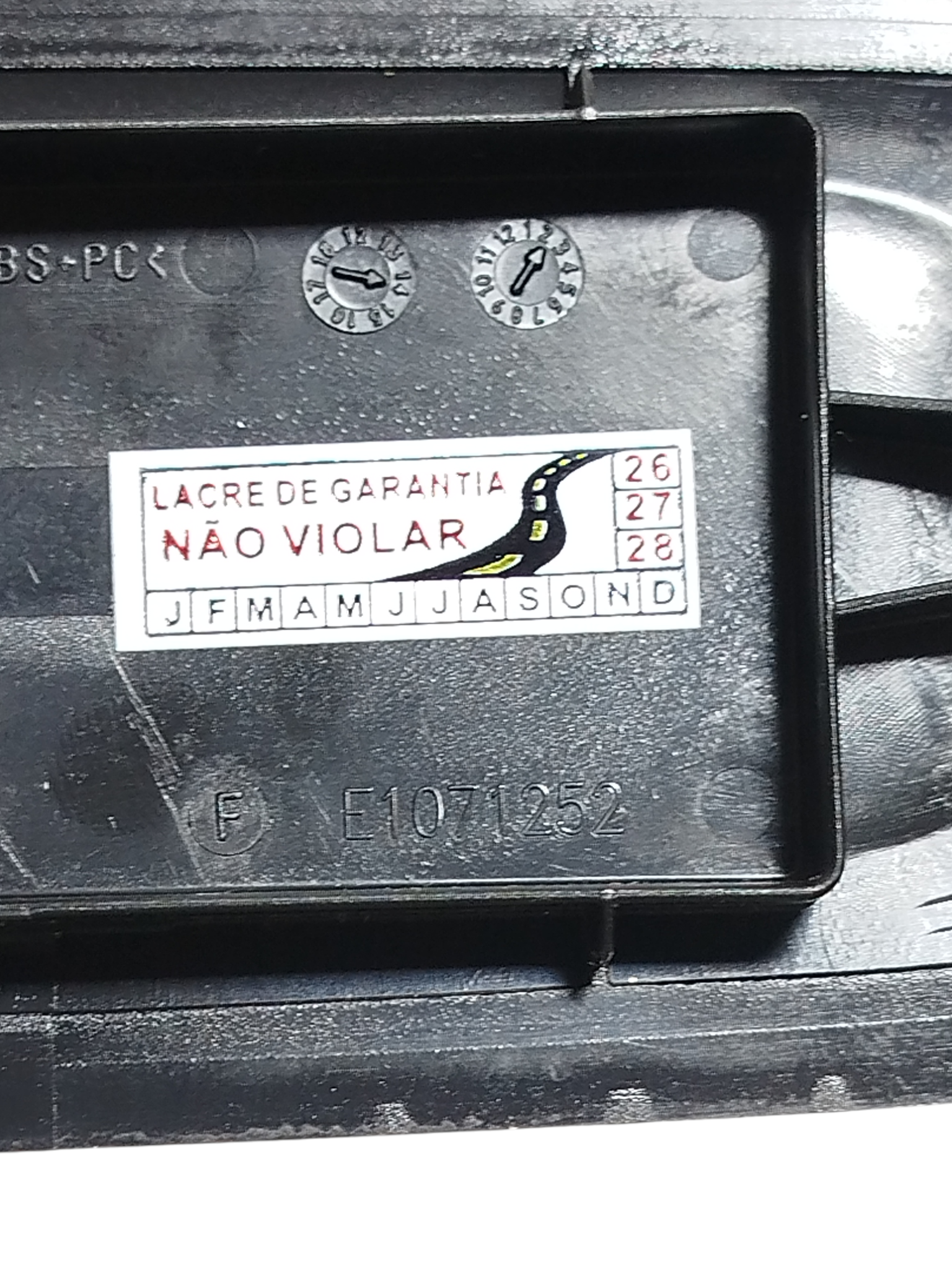 Moldura Botão Vidr Diant Direito Peugeot 208 2014 E1071252 2