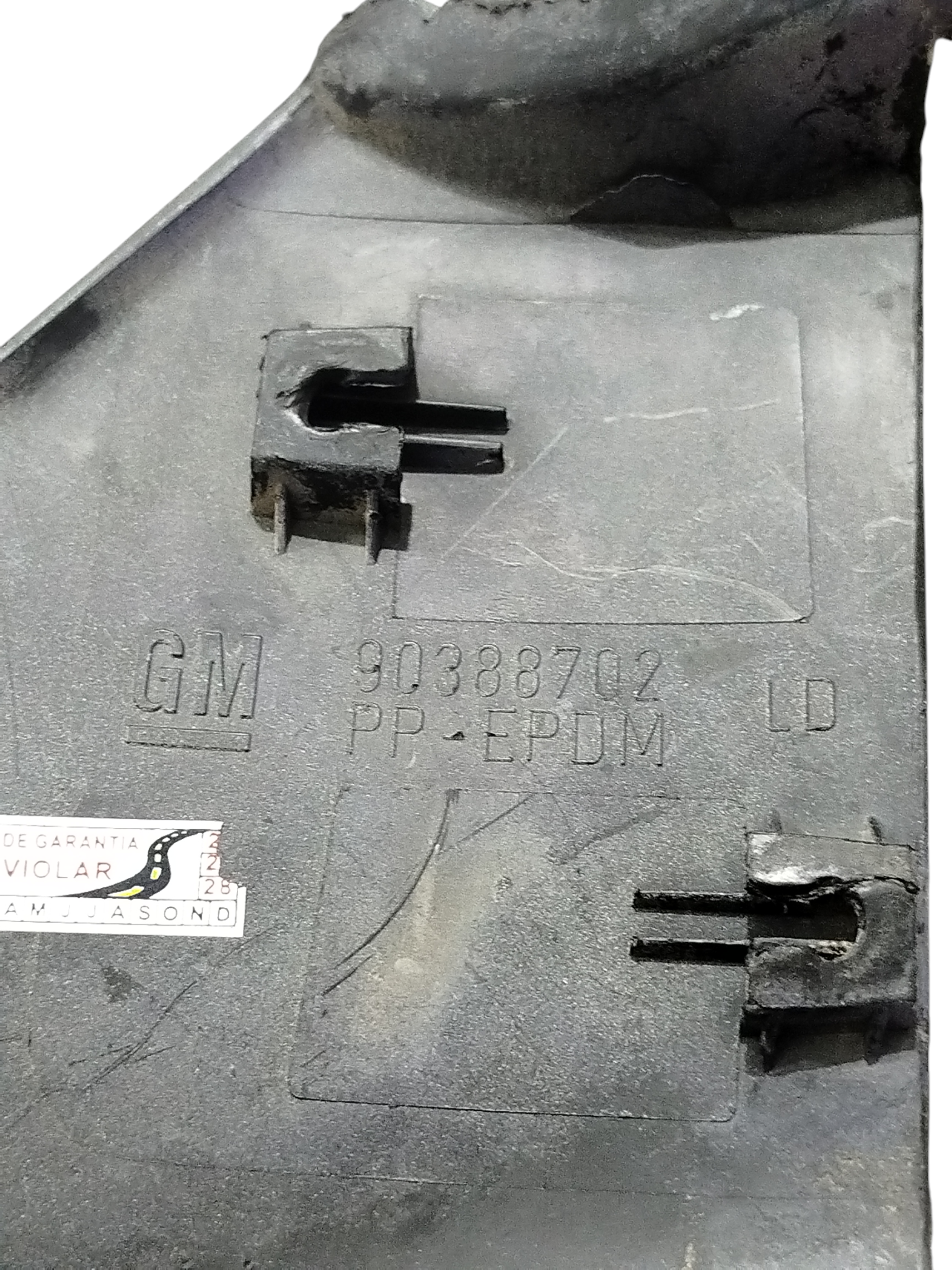 Moldura Paralama Tras Direit Chevrolet Corsa 90388702 Detal 6