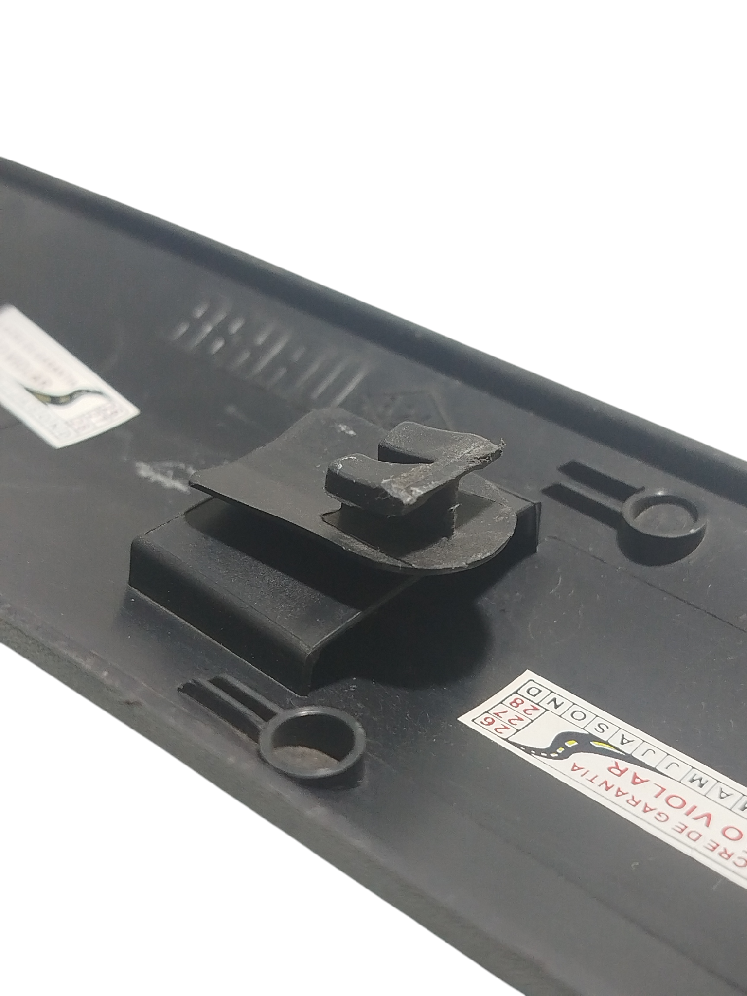 friso lateral traseiro direito Clio 2002 8200027052 4