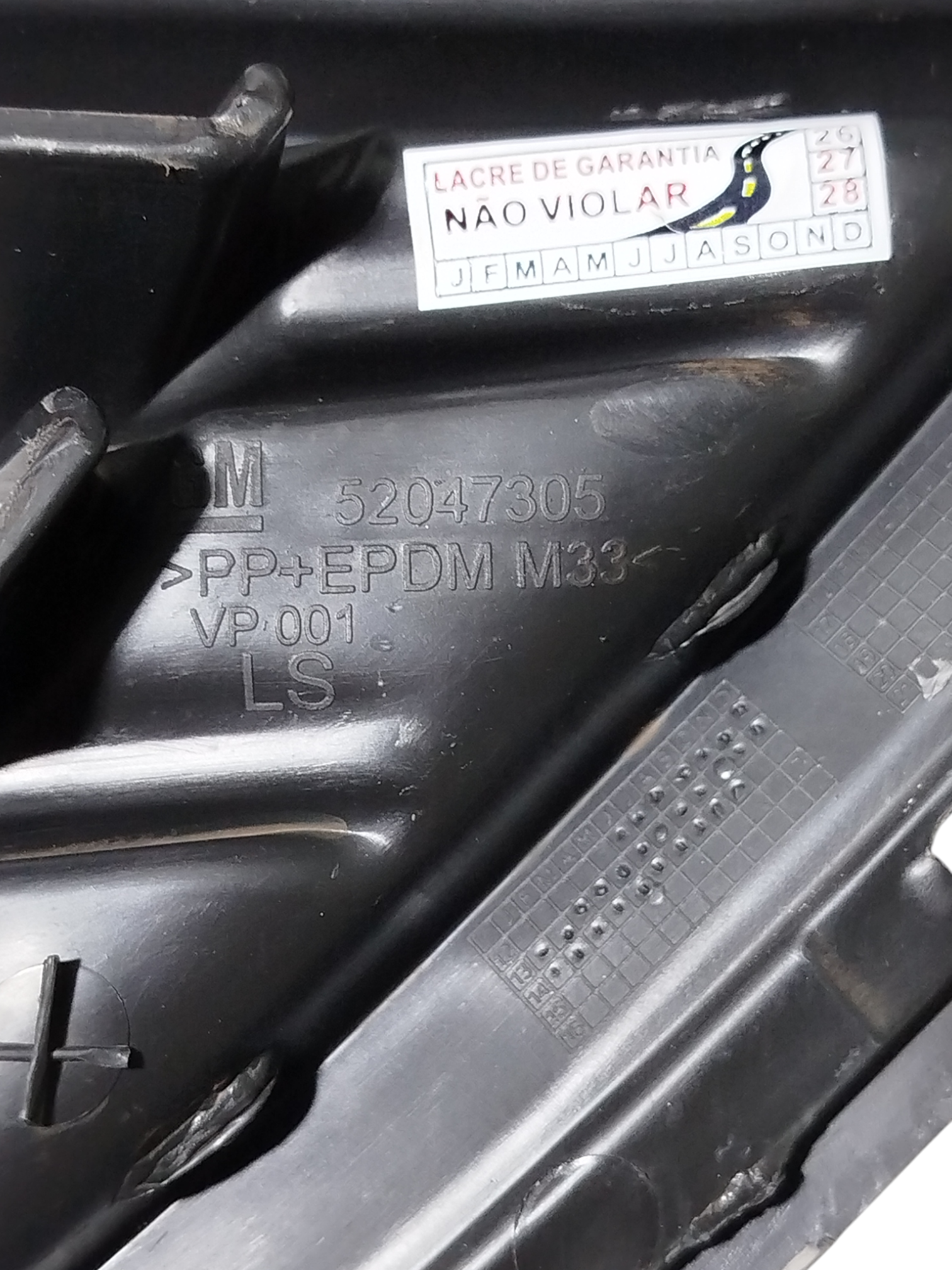 Grade Inferior Radiador Chevrolet Onix 2016 52047305 Preto 1