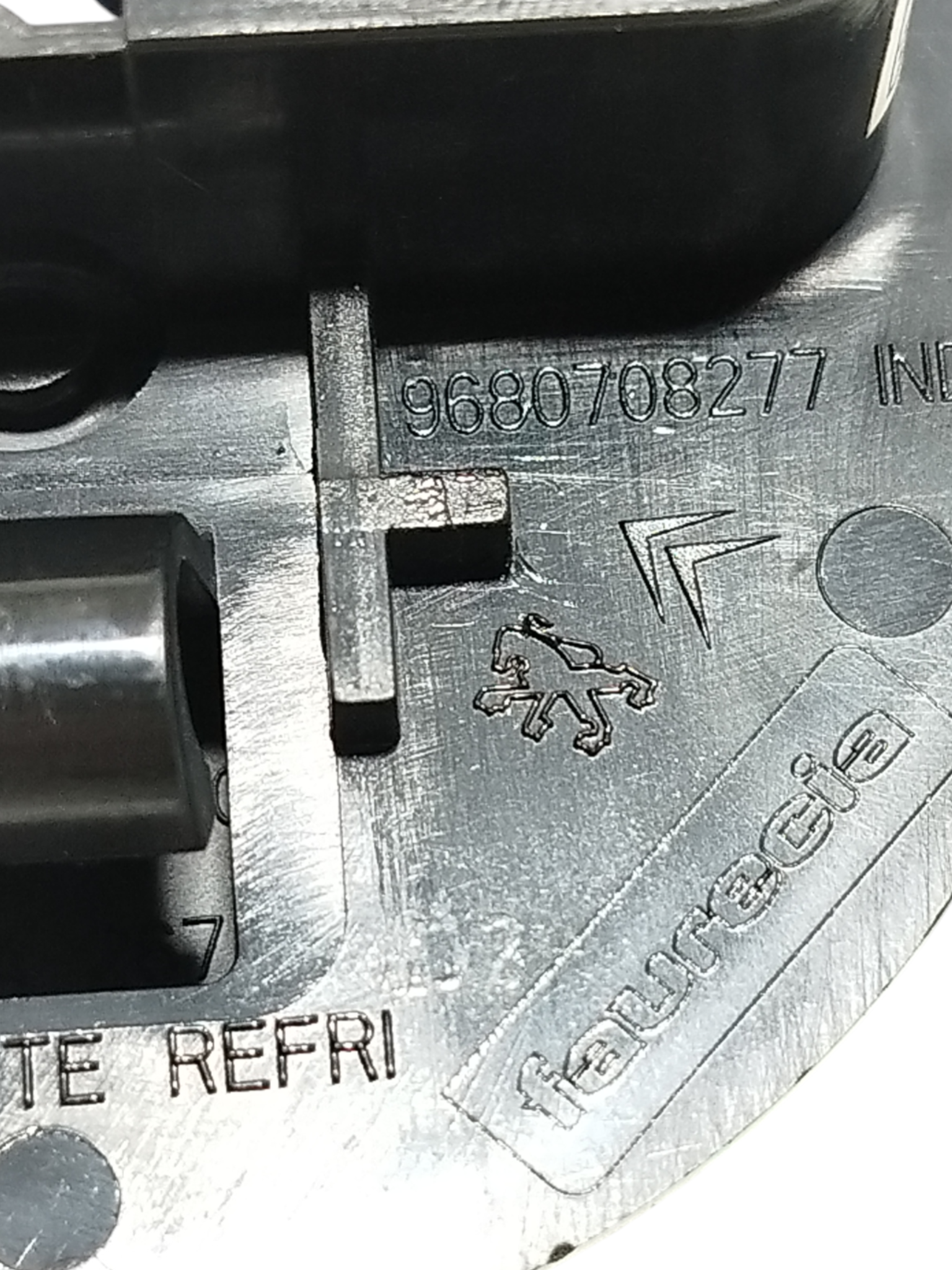 Saída Ar Porta Luvas Peugeot 408 2014 9680708277
