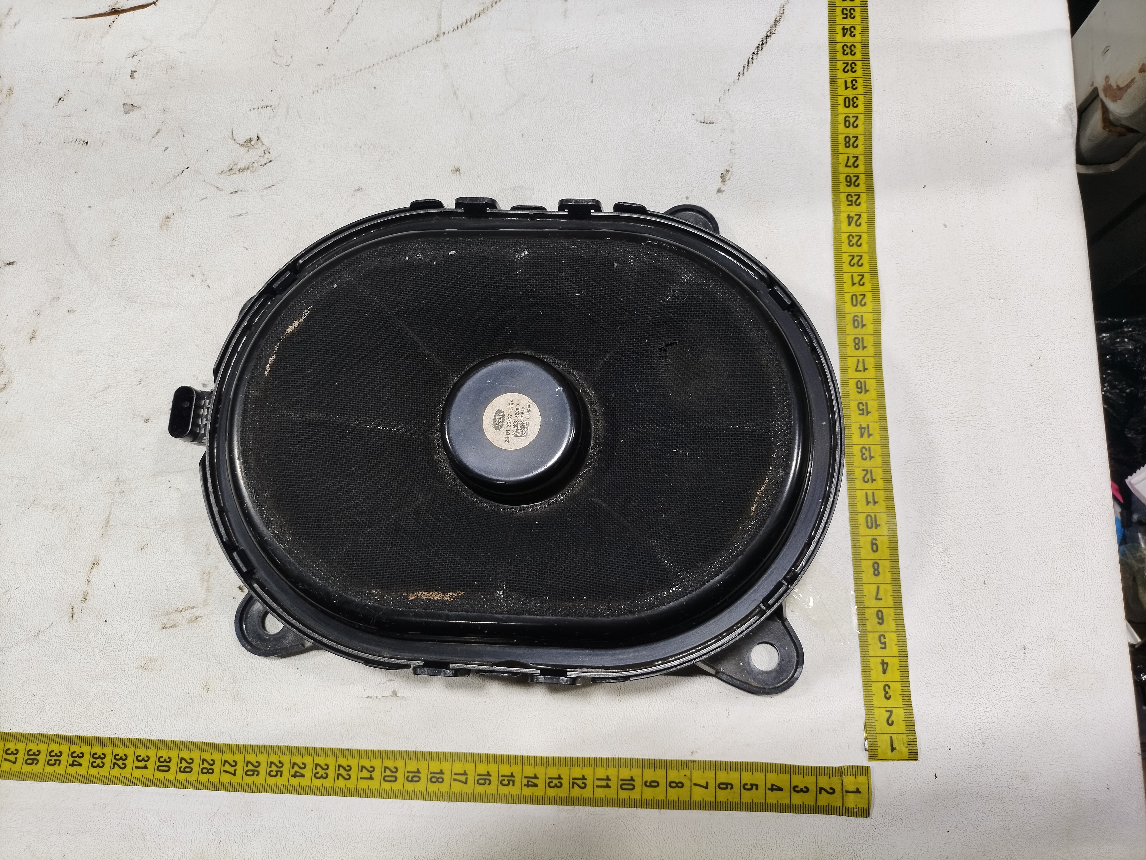 alto falante subwoofer Land Rover Discovery Sport 2022 9