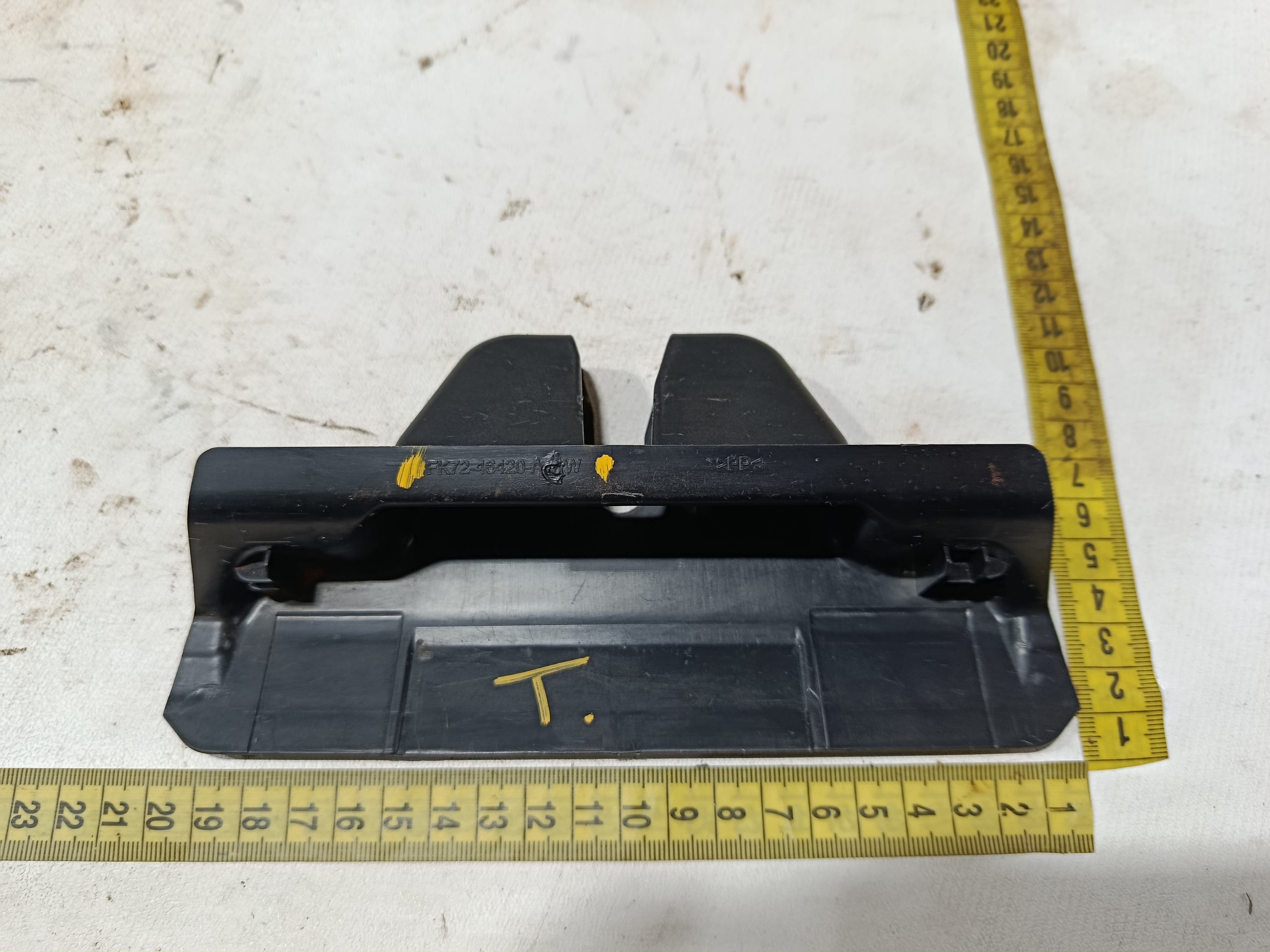 moldura fechadura tampa traseira Discovery Sport 2022 6