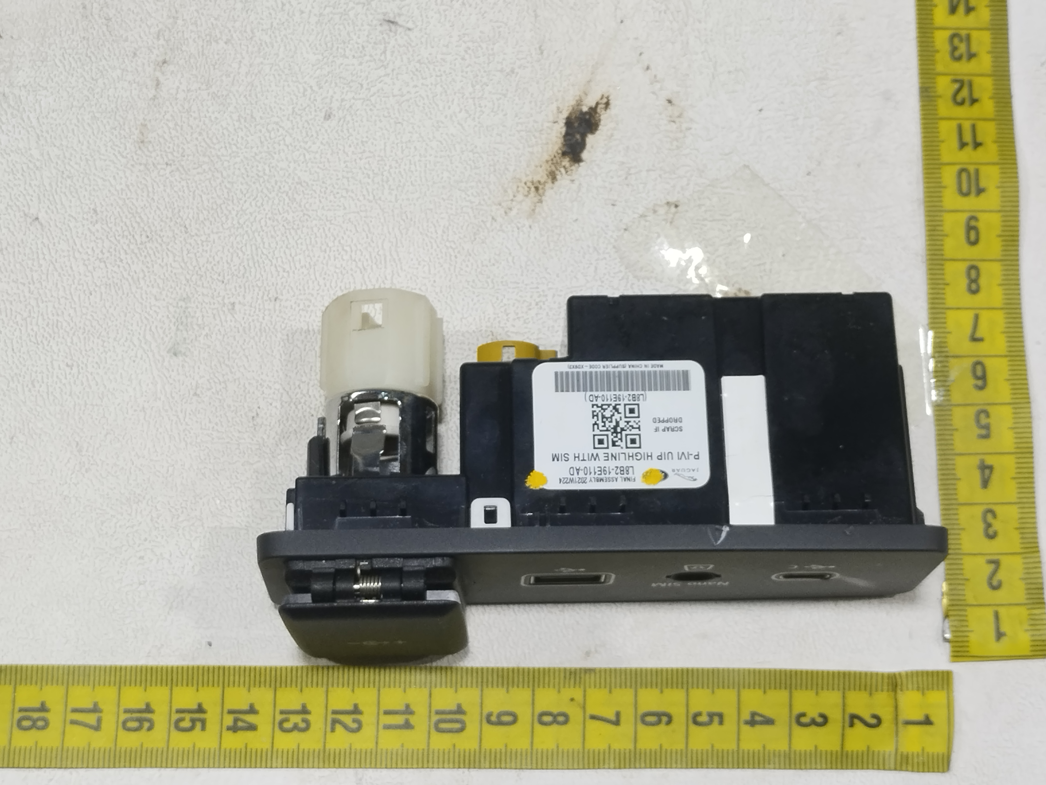 Tomada 12v console Discovery Sport 2020 2023 8