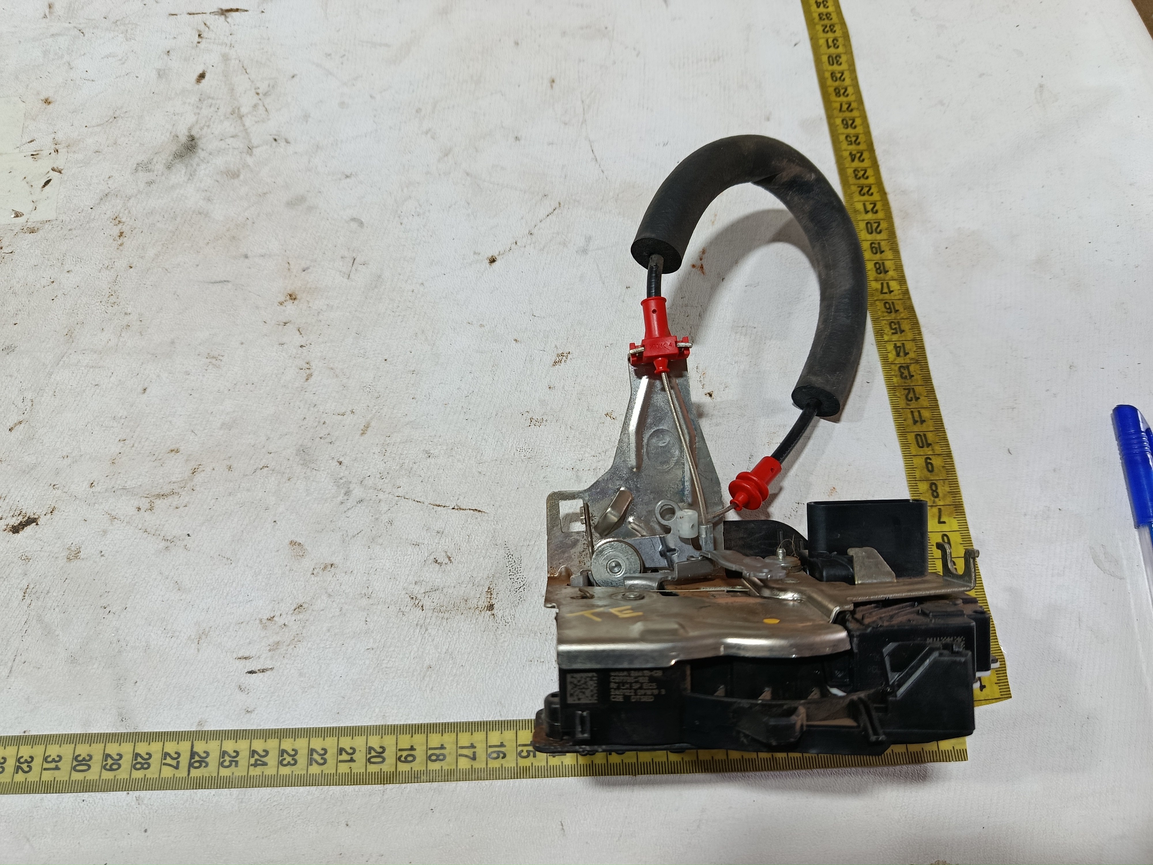 fechadura porta traseira esquerda Discovery Sport 2020 2022 8