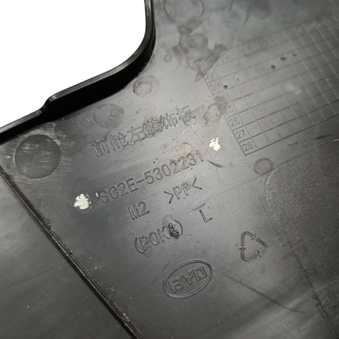 Moldura Esquerdo painel frontal Byd yuan plus 2025 6