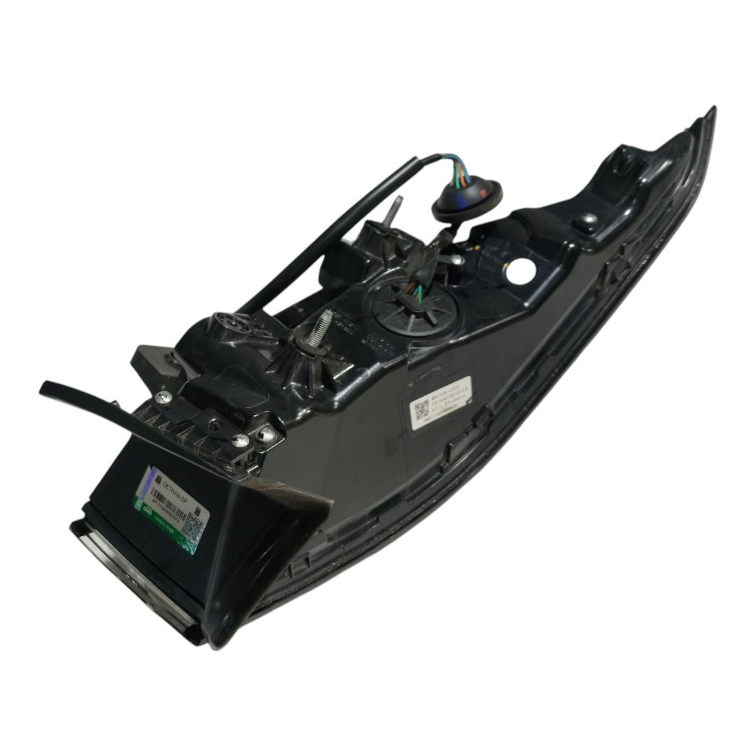 Lanterna direita BYD King GS 2025 6