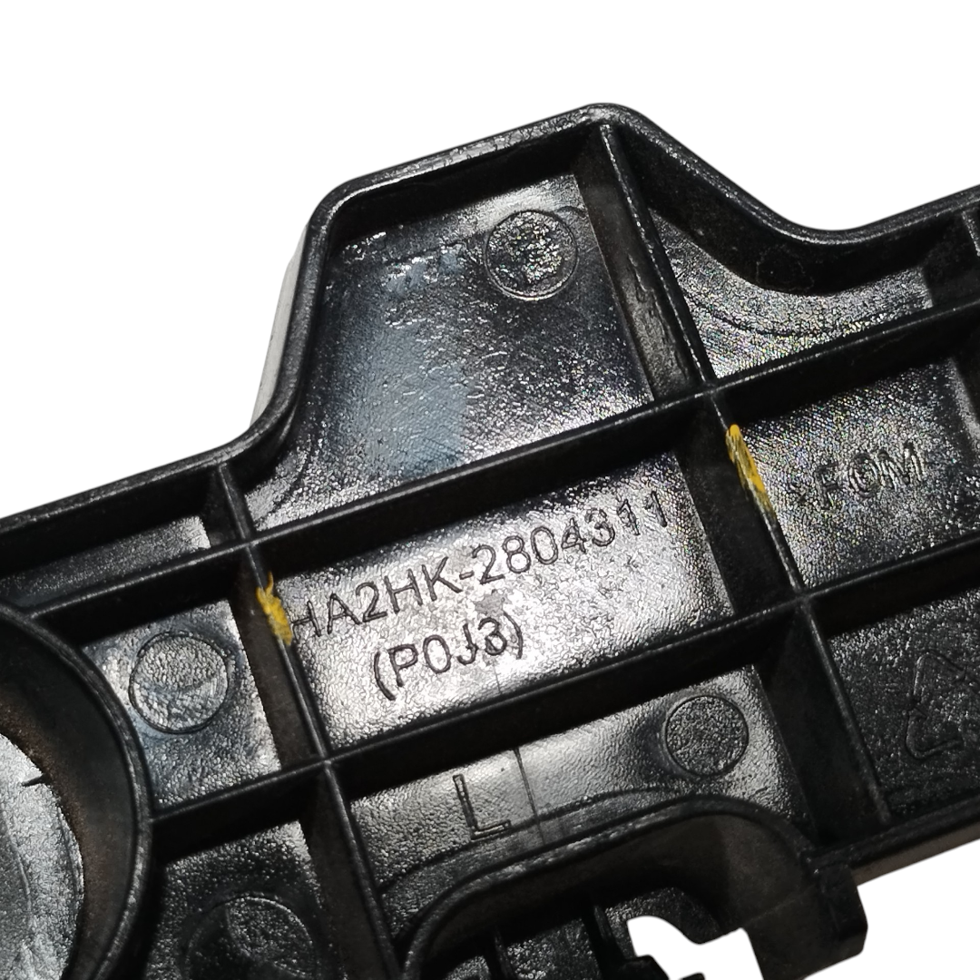 suporte esquerdo parachoque traseiro Byd king gs 2025 9