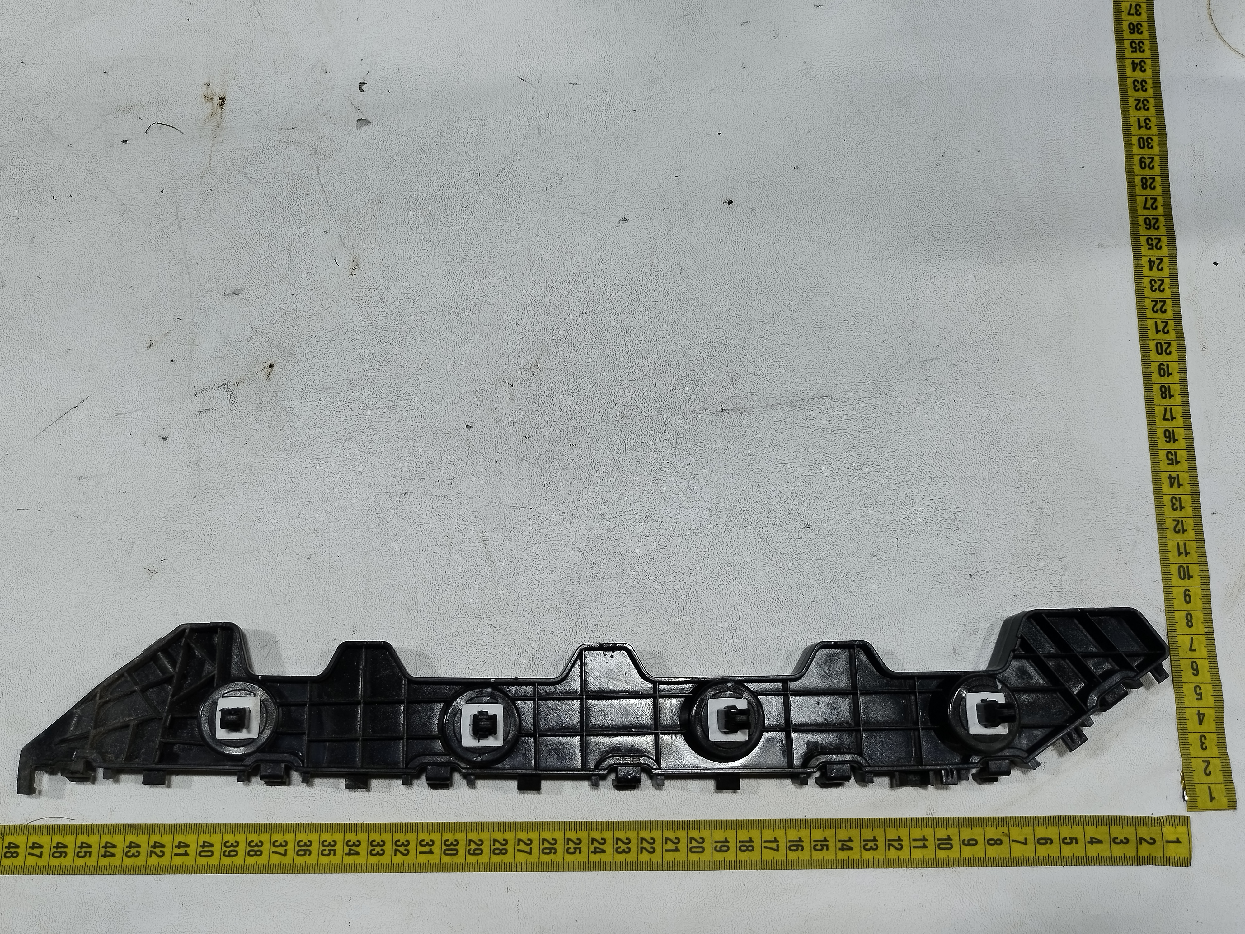 suporte esquerdo parachoque traseiro Byd king gs 2025 10