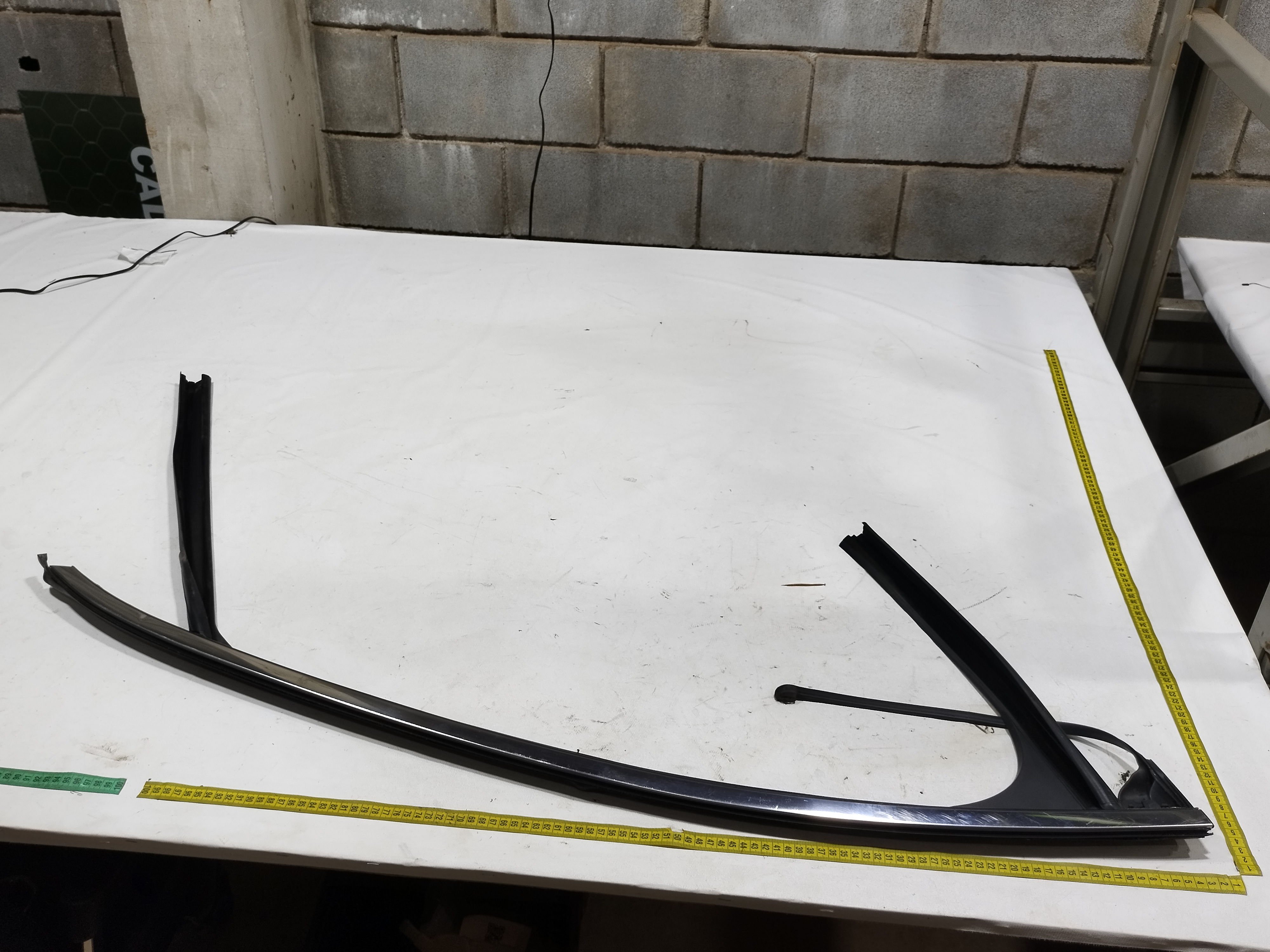 moldura vidro porta dianteira direita Byd king gs 2025 8