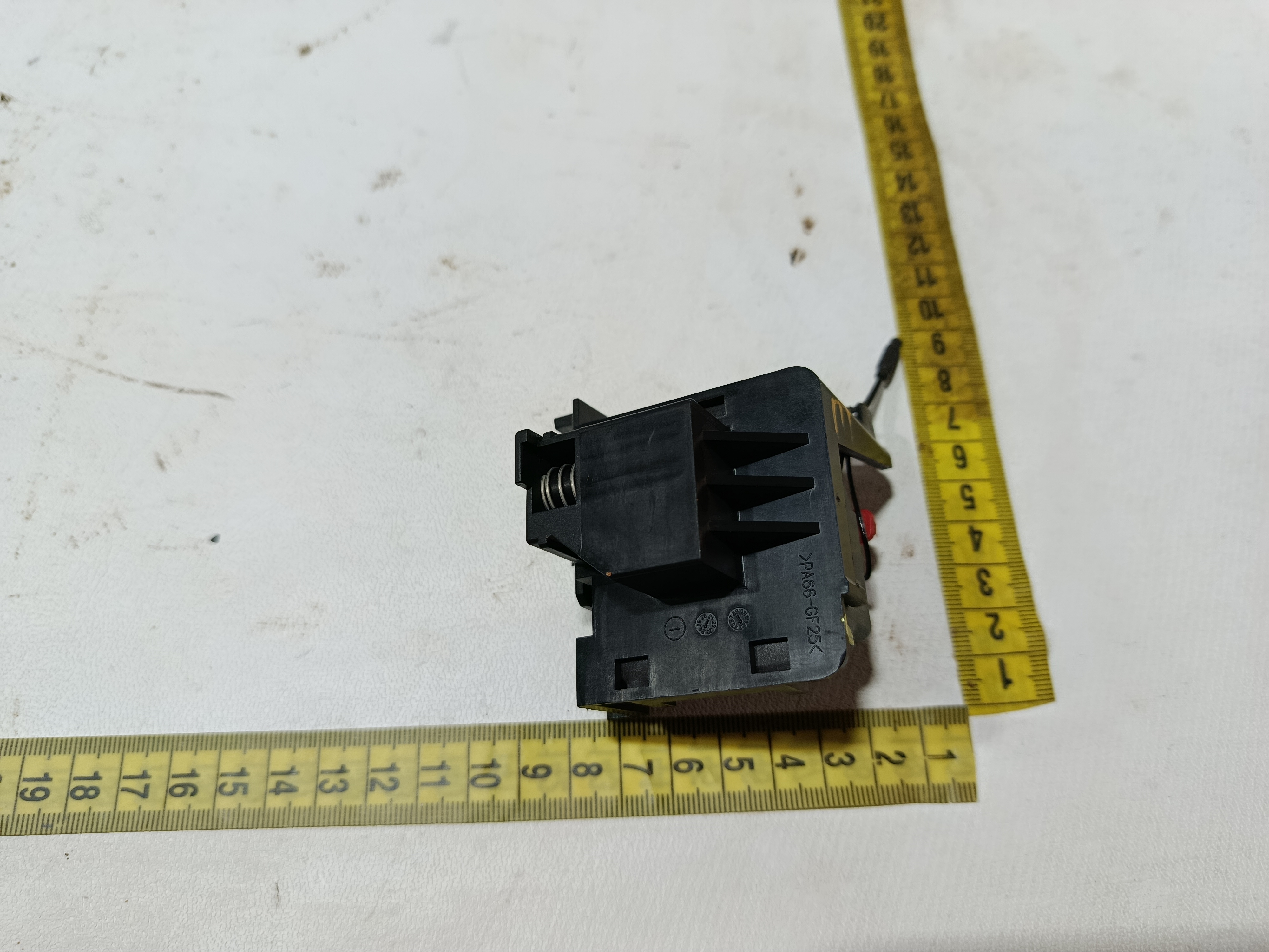 Trava portinhola tanque combustivel BYD KING GS 1.5 2025 7