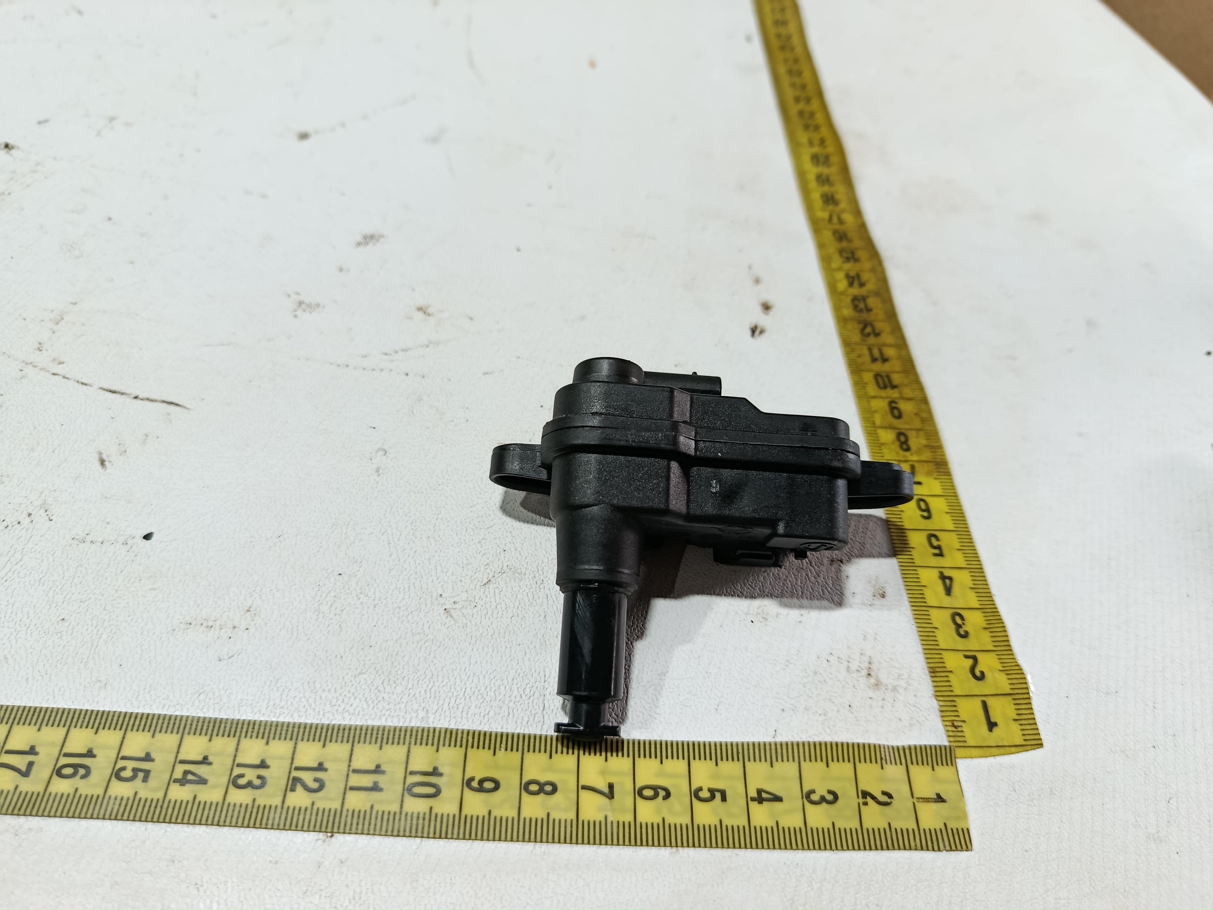 Trava portinhola carregamento bateria BYD KING GS 1.5 2025 8