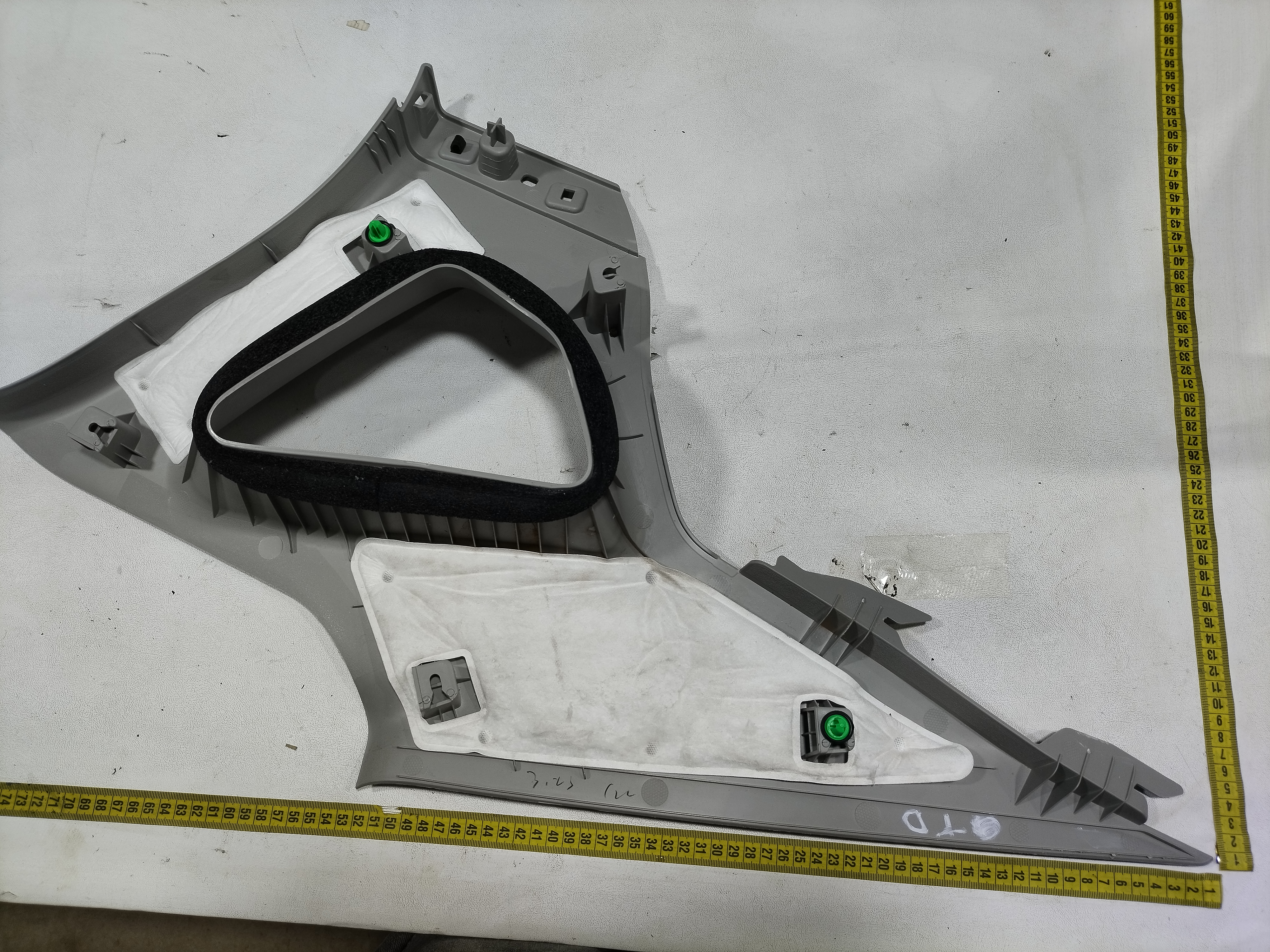 acabamento coluna traseira direita BYD KING GS 1.5 2025 9