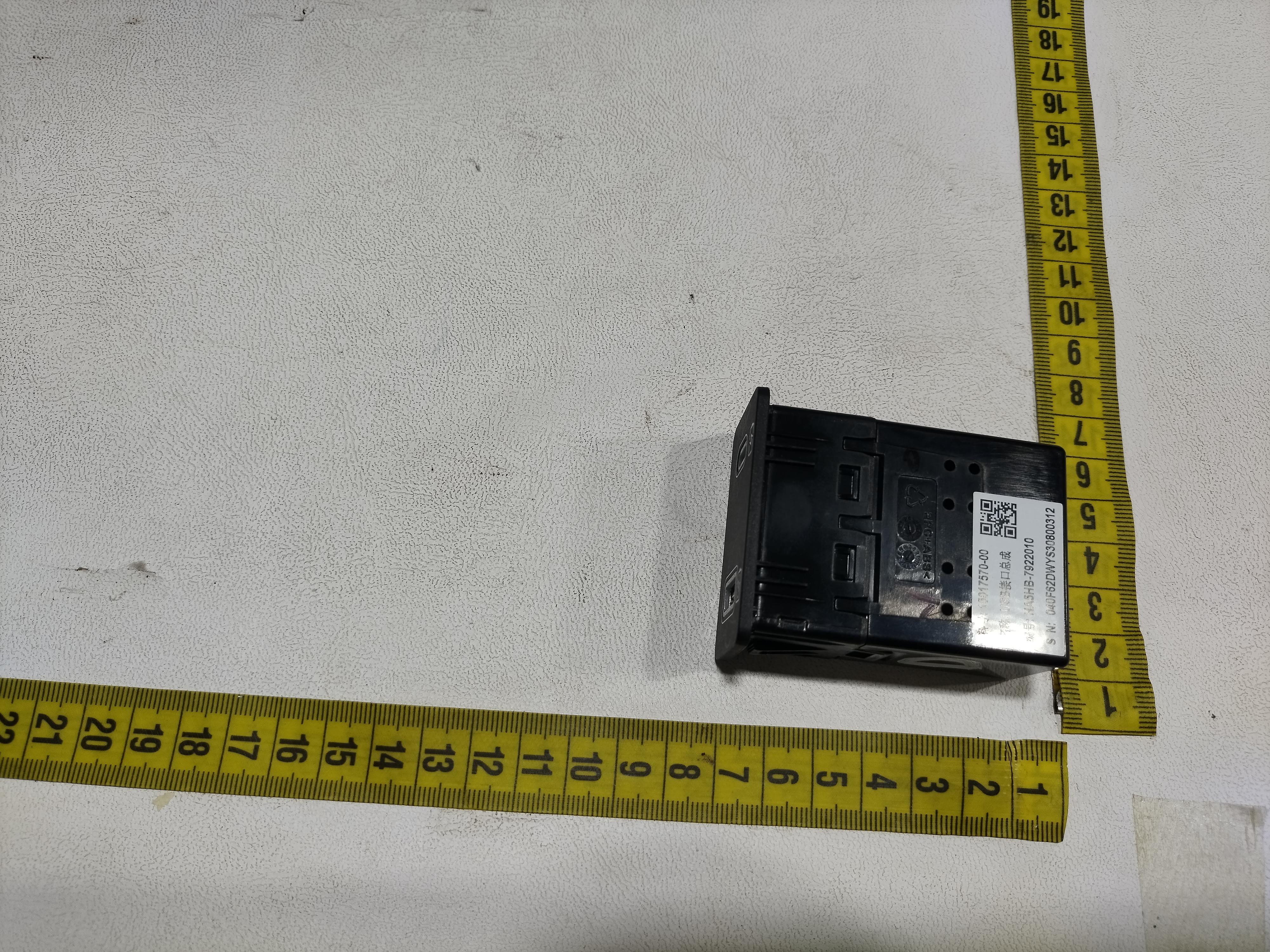 tomada entrada USB USBC dianteiro Byd king gs 2025 8