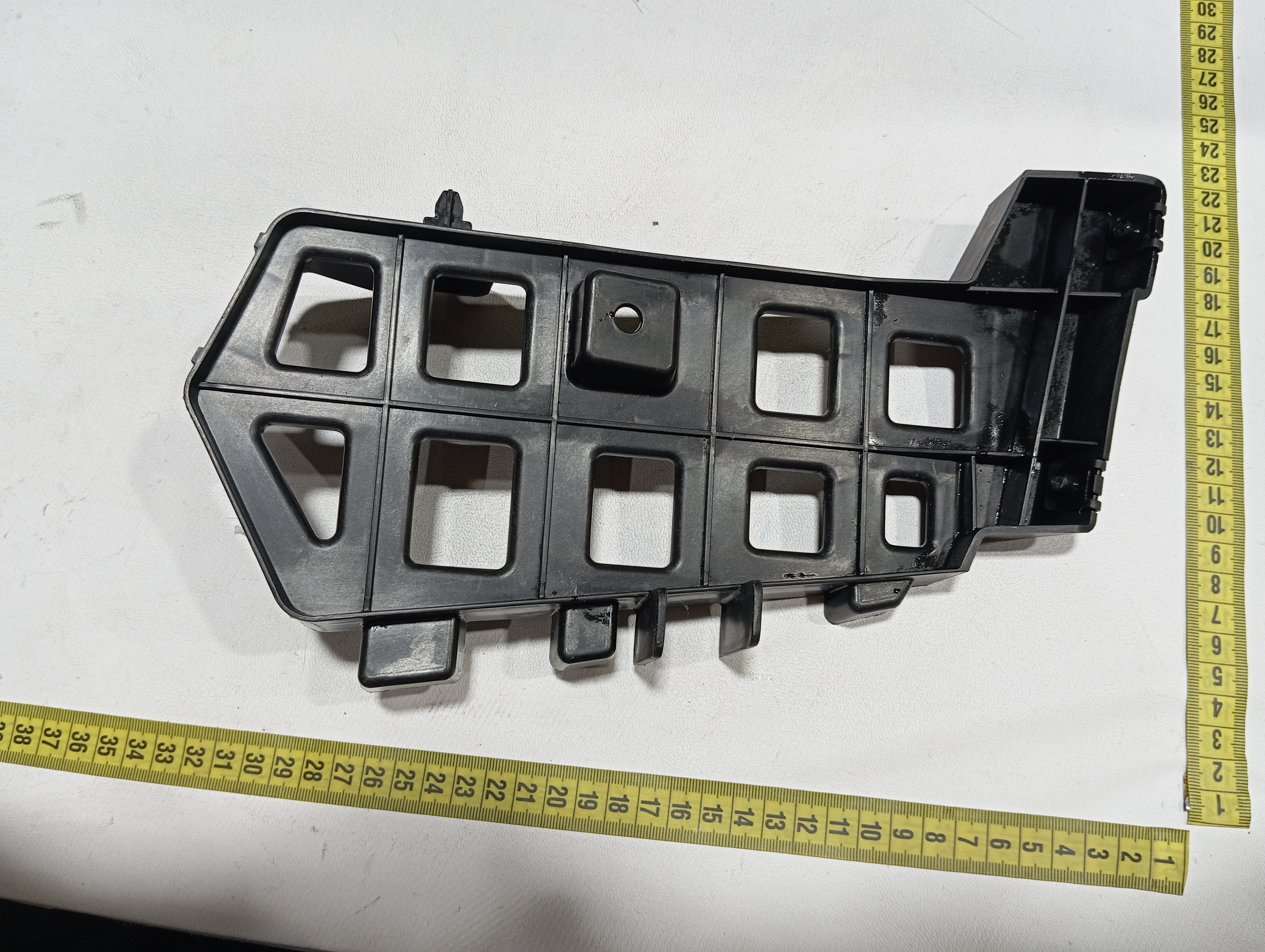 Suporte esquerdo parachoque trase BYD dolphin PLUS 2024 2025 10