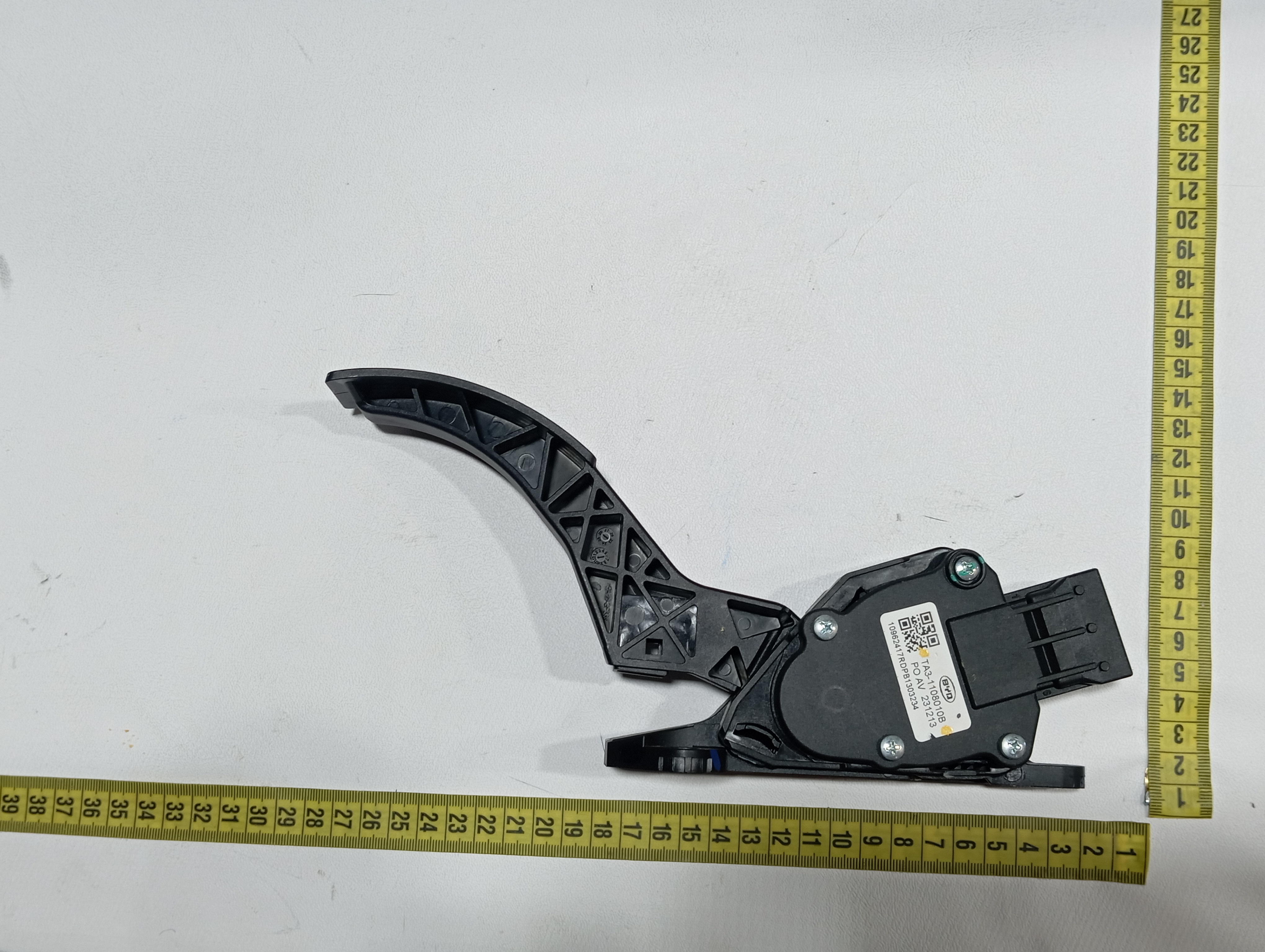Pedal acelerador BYD dolphin PLUS 2024 2025 10