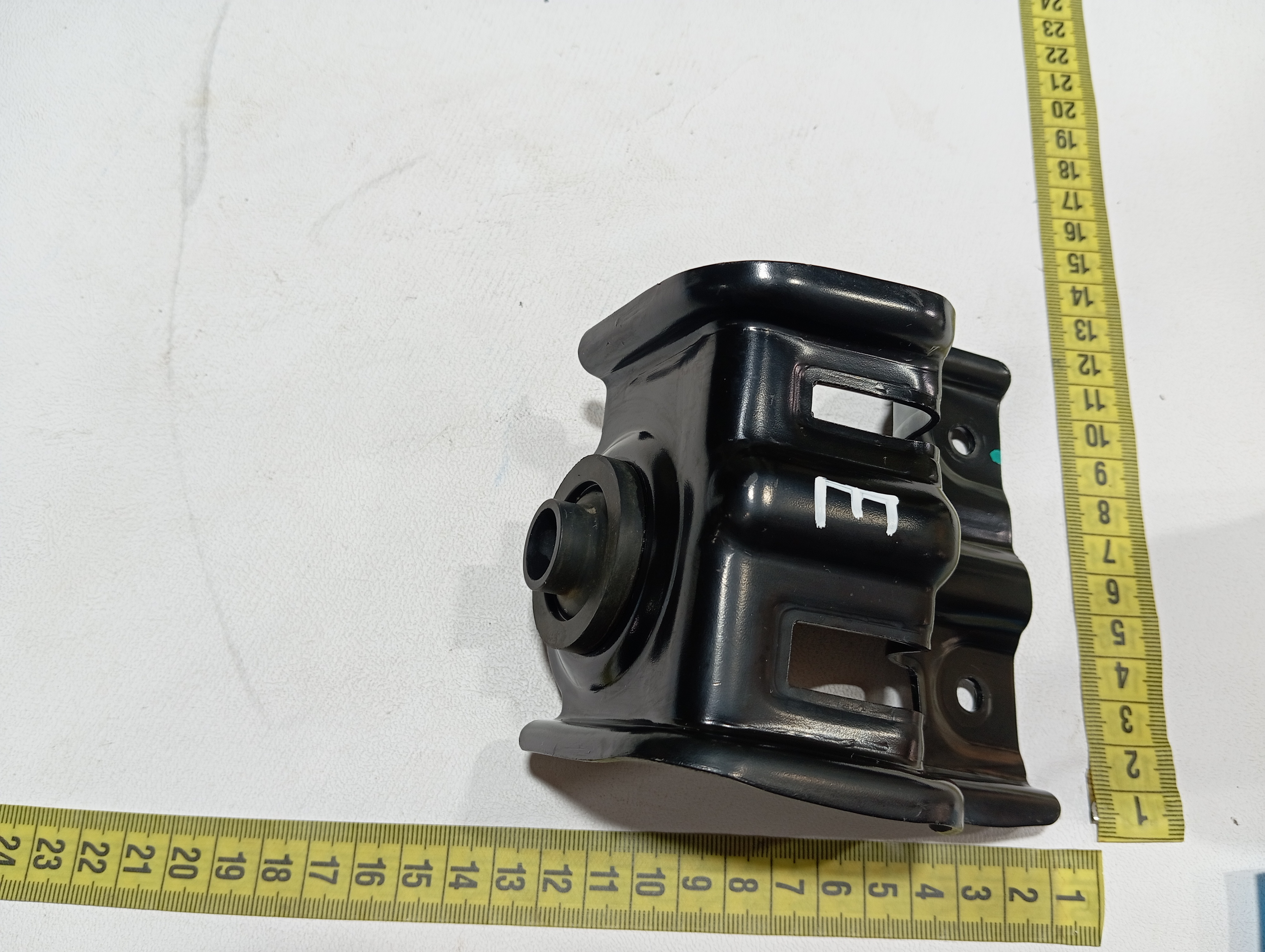 Suporte esquerdo radiador BYD dolphin PLUS 2024 2025 10