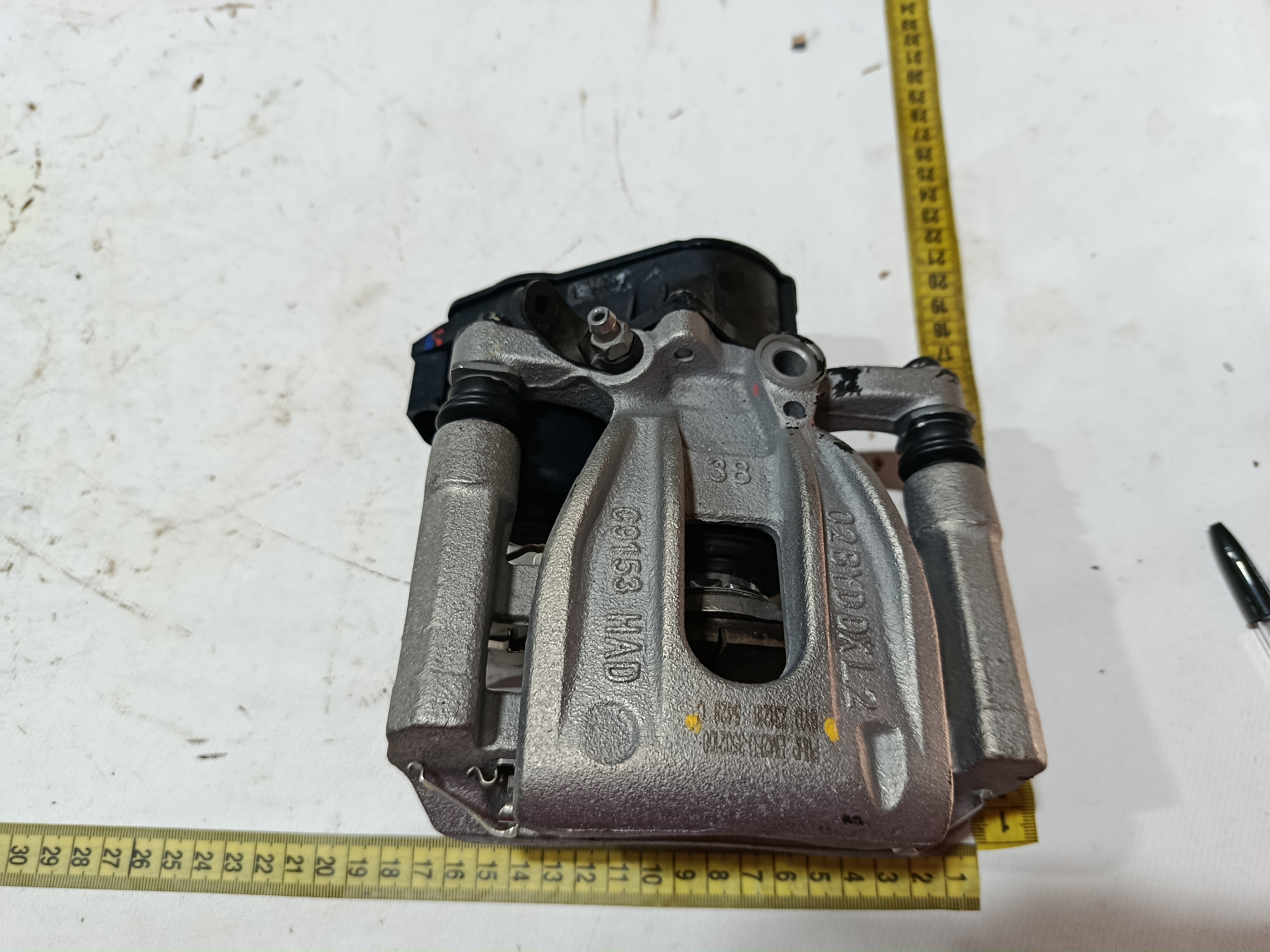 Pinça freio traseira esquerda BYD dolphin PLUS 2024 2025 9