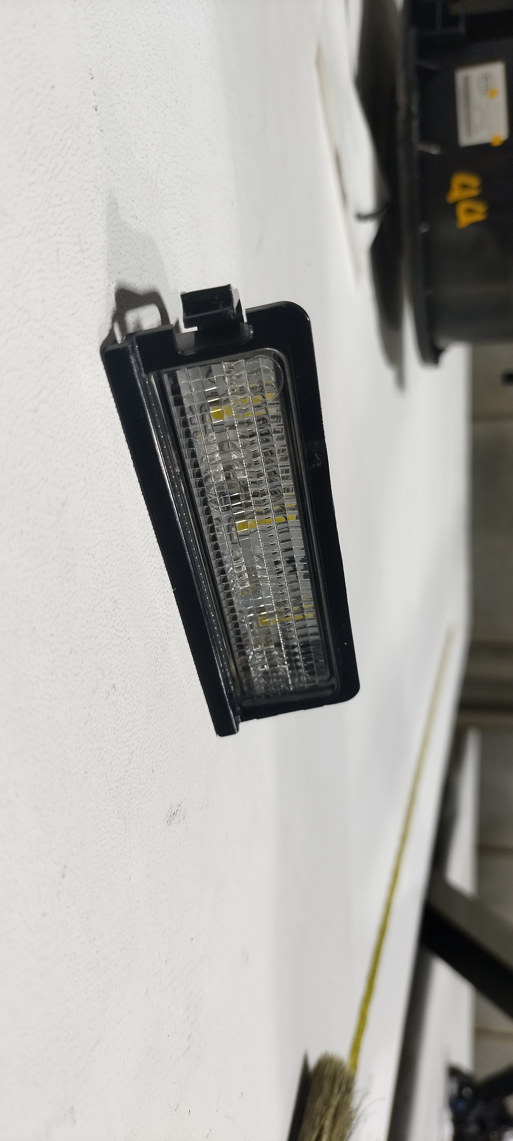 Luz placa traseira BYD dolphin PLUS 2024 2025 4