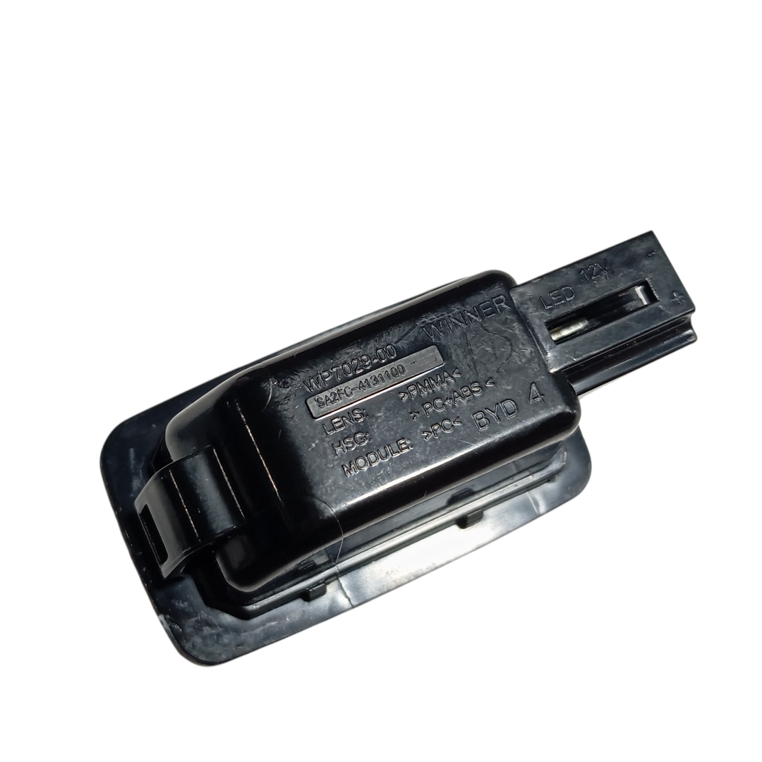 Luz cortesia teto BYD dolphin PLUS 2024 2025 8