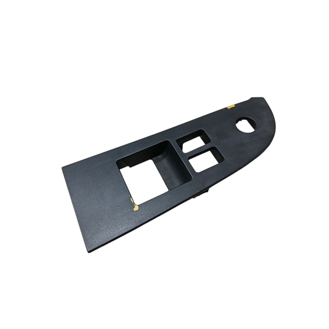 Moldura vidro porta esquerda Nissan Altima 2008